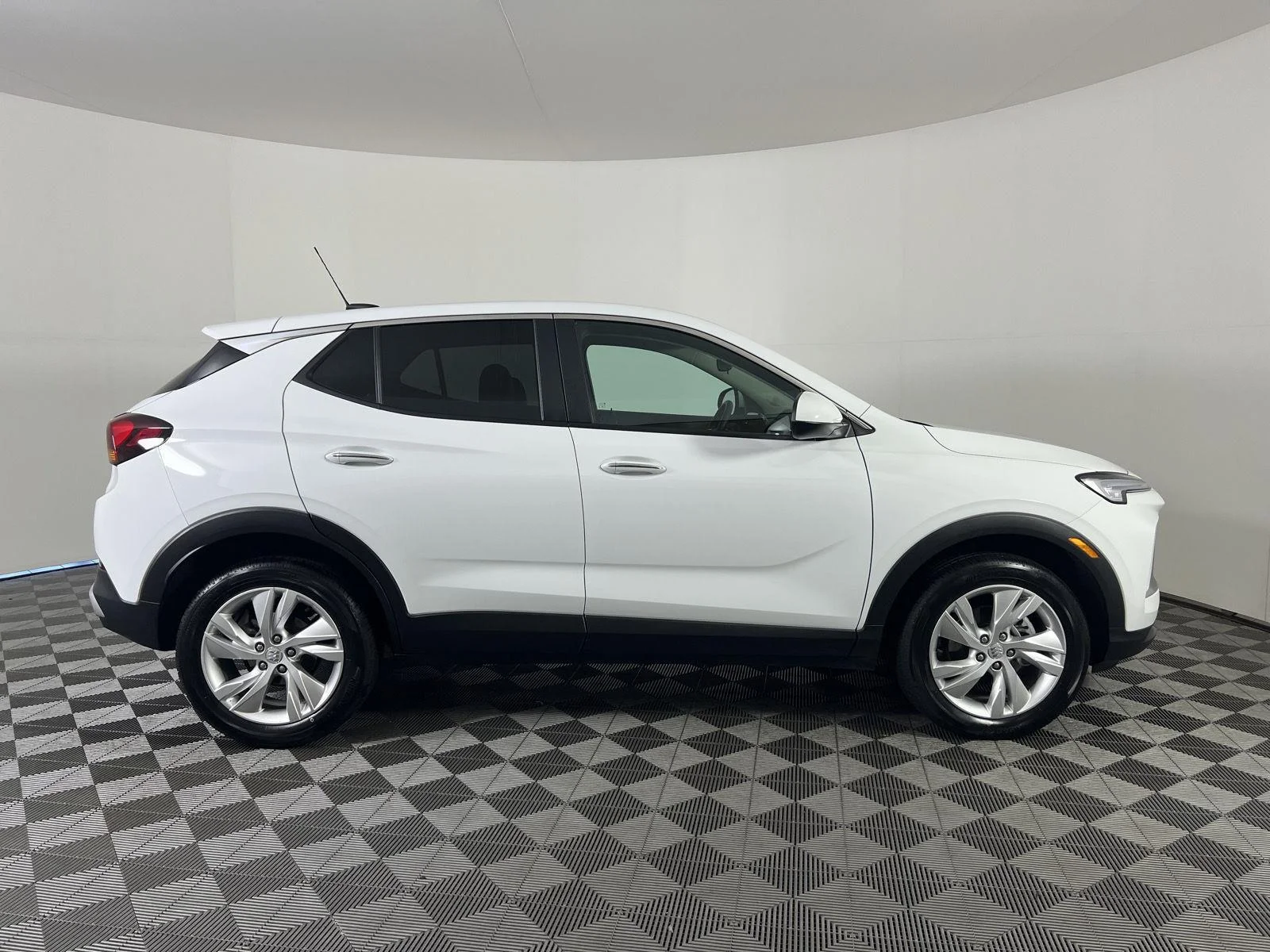Used 2026 Summit White Buick Preferred image 22