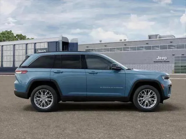 New 2027 Steel Blue Paint Jeep Limited image 24
