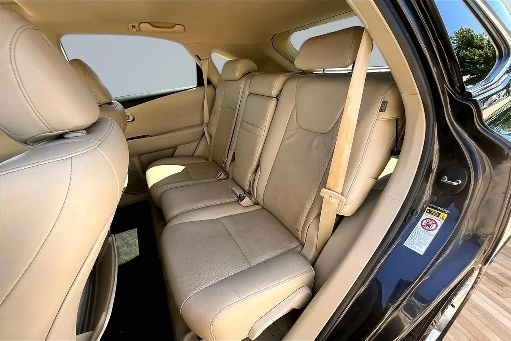 Used 2010  Lexus 350 image 23