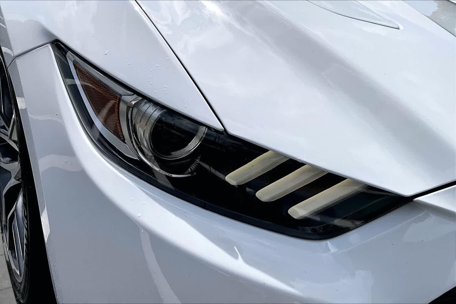 Used 2015 Oxford White Ford GT Premium image 25