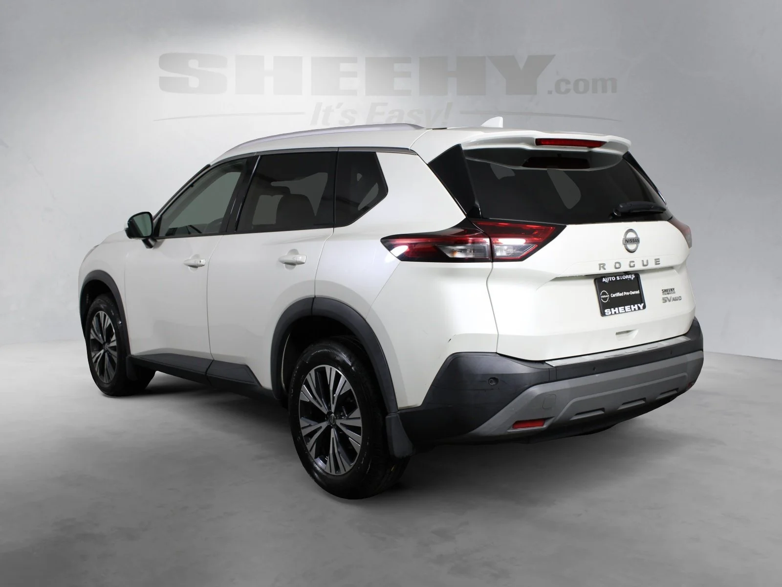 Used 2021 White Nissan SV image 15