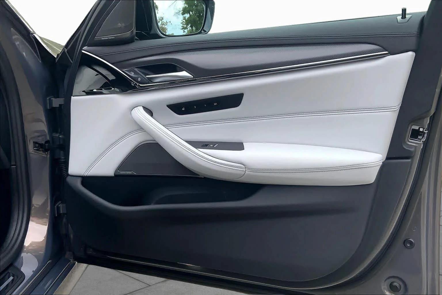 Certified Used 2023 Alvite Grey Metallic BMW  image 22