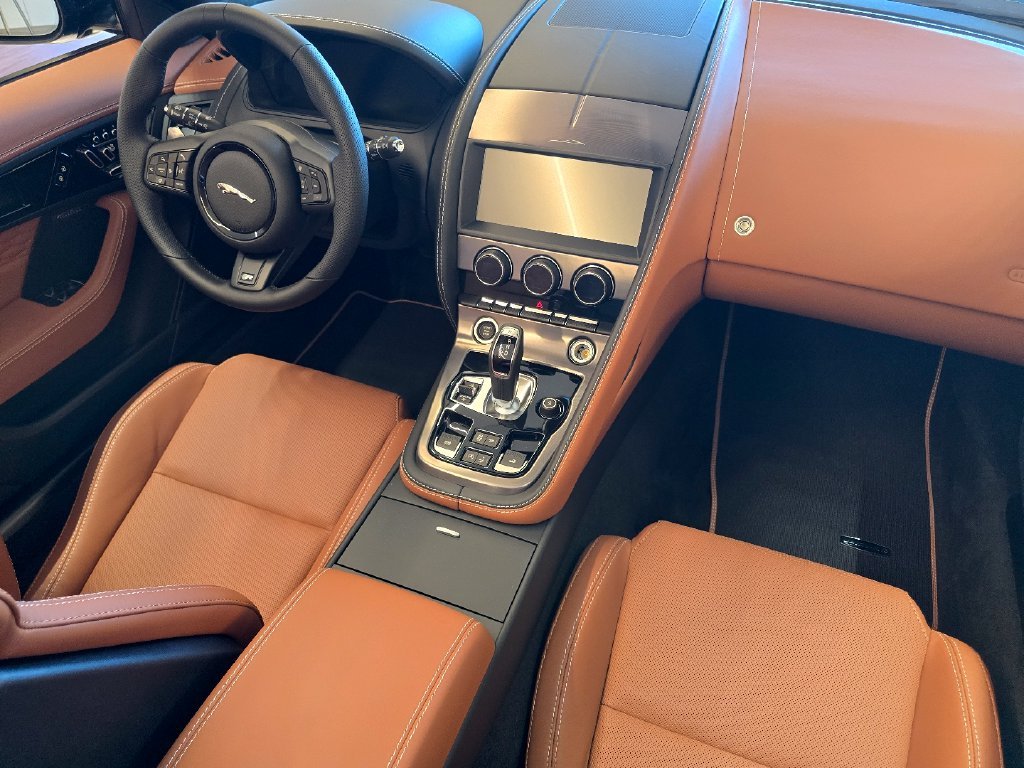 2024 Jaguar F-Type R75 - Photo 28