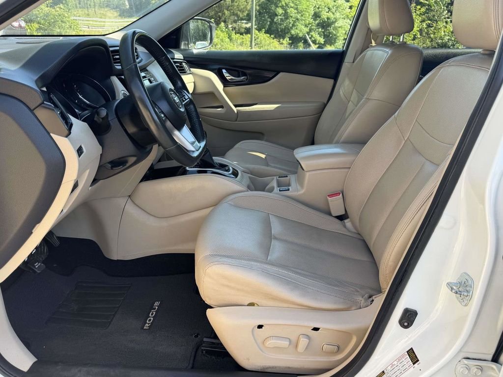 Used 2017 White Nissan SL image 21