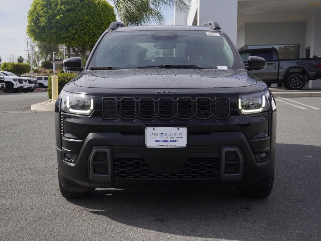 New 2026 Diamond Black Crystal Pearl-Coat Exterior Paint Jeep Limited image 8