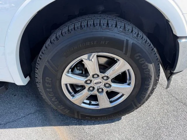 Certified Used 2018 White Platinum Clearcoat Metallic Ford Lariat image 10