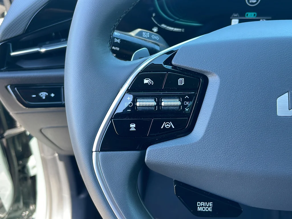 Used 2023 Green Kia EX image 16
