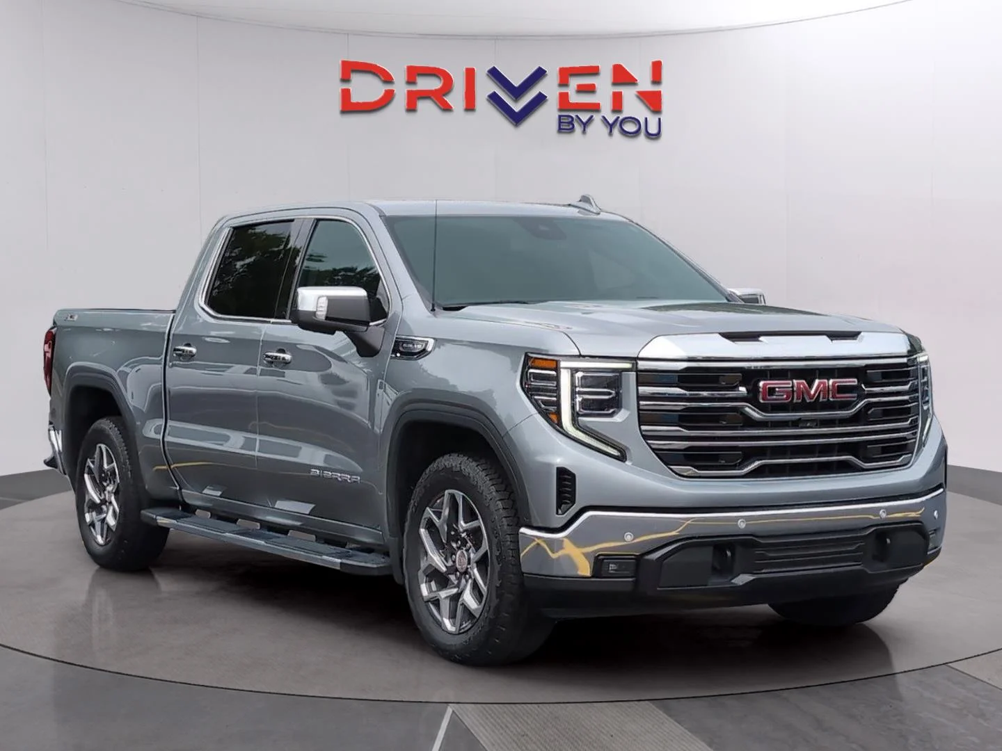 Used 2024 Sterling Metallic GMC SLT image 7