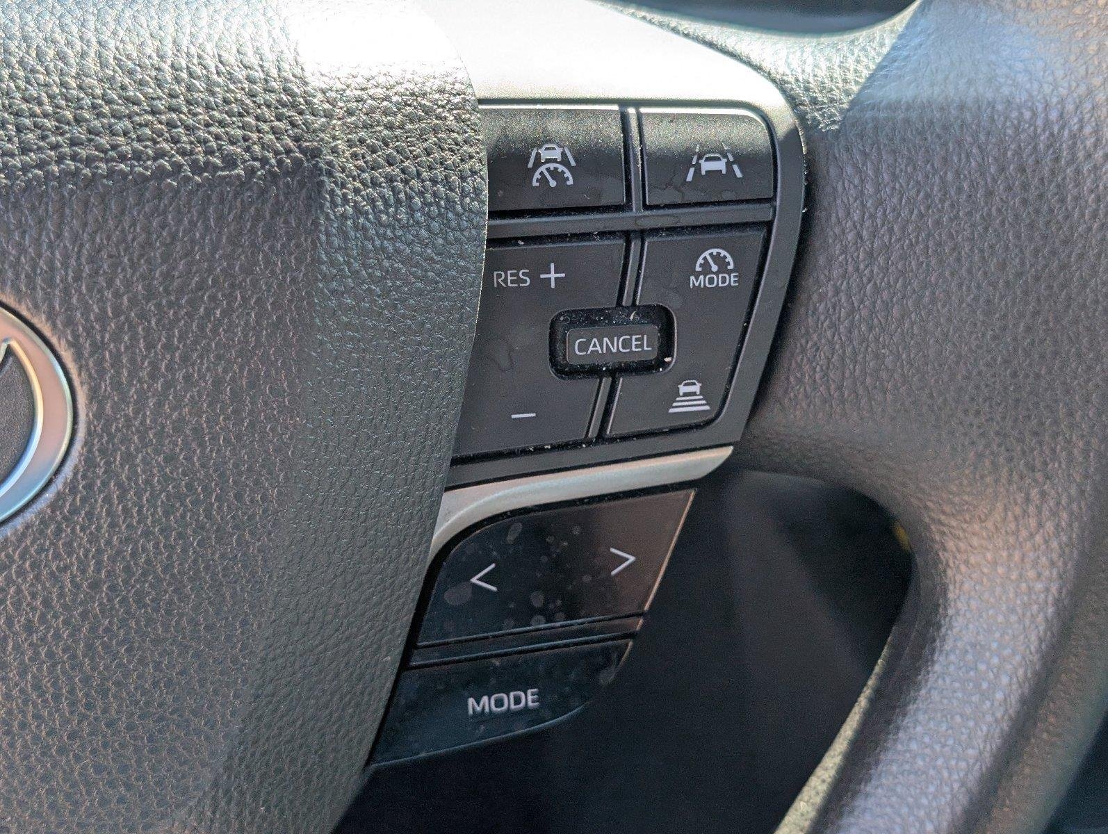 Used 2025 Ice Cap Toyota LE image 29