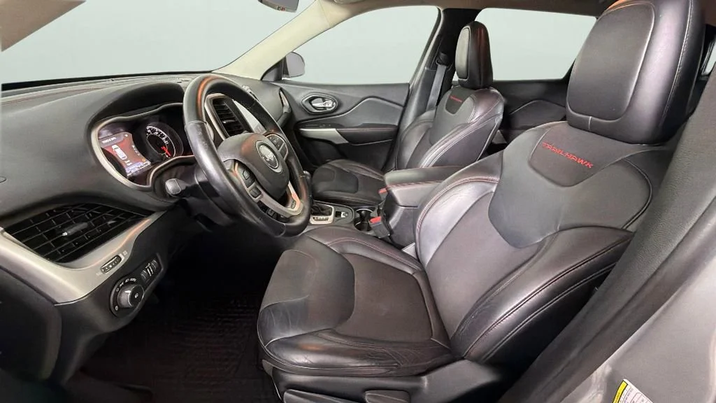 Used 2017 Silver Jeep Trailhawk 4x4 image 17