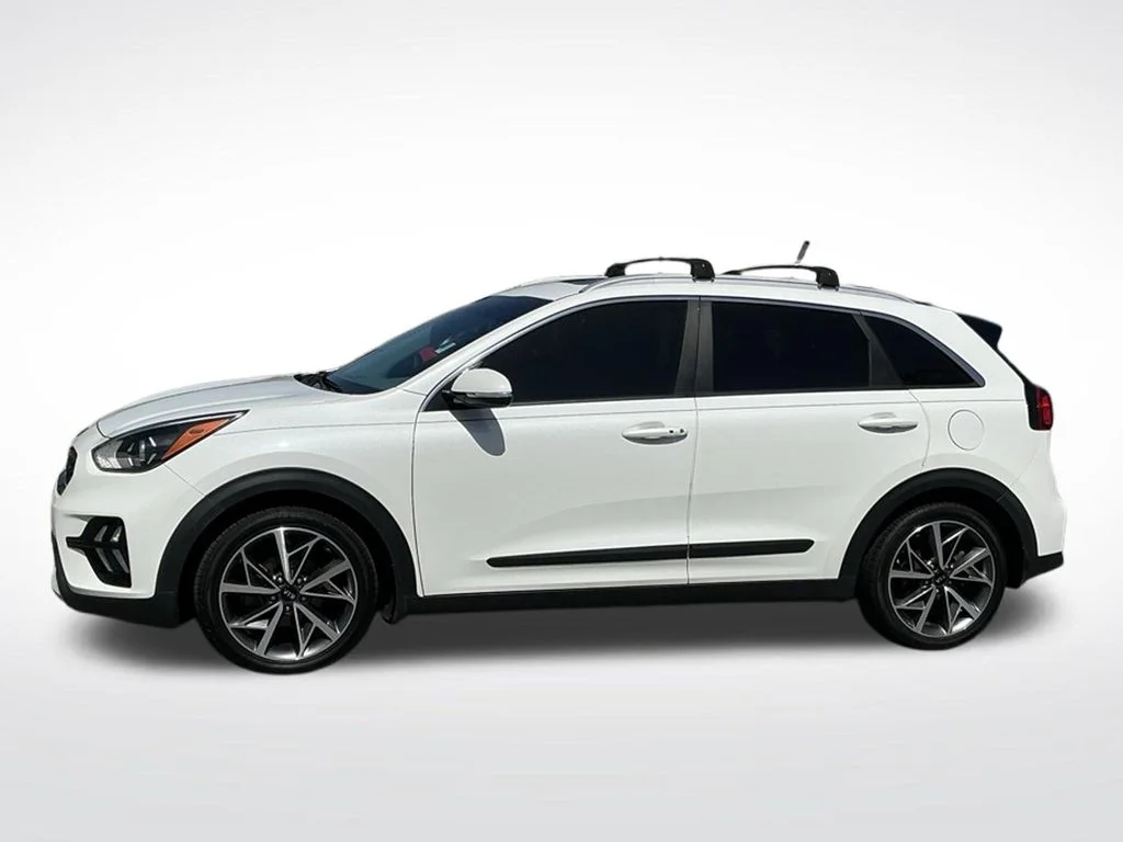 Used 2020 White Kia Touring image 3