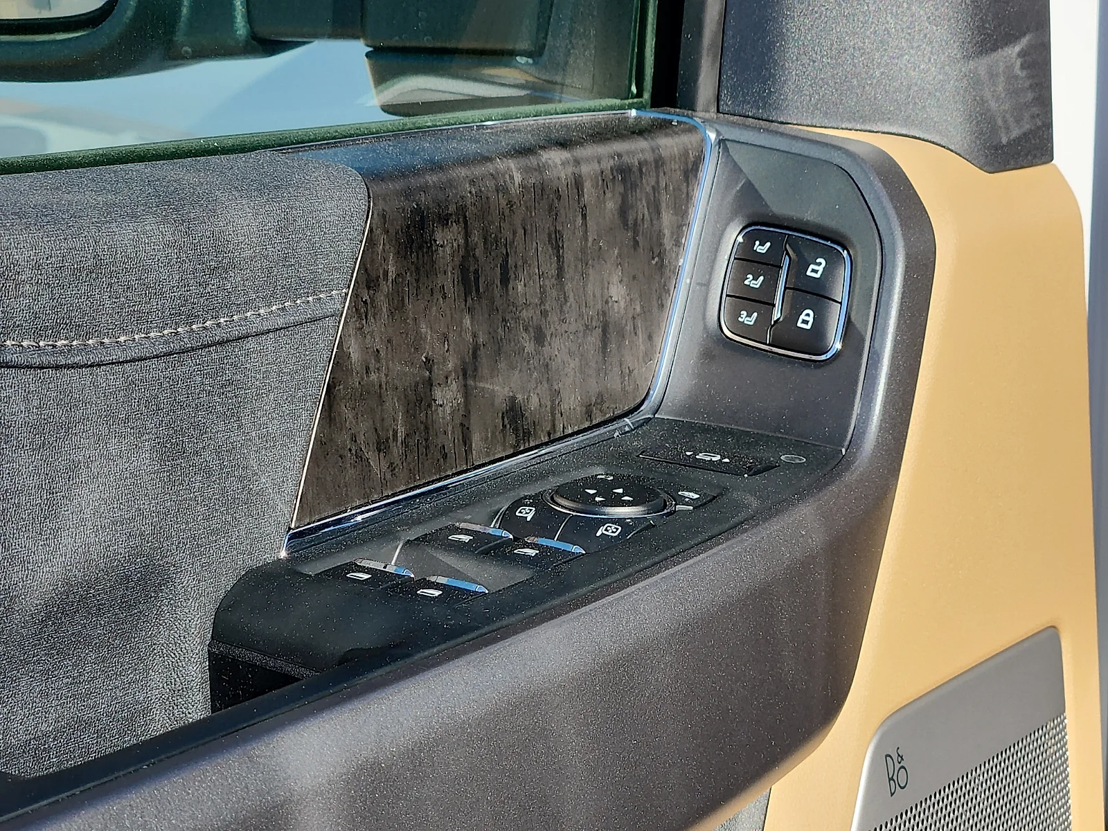 New 2026 Oxford White Ford Lariat image 15