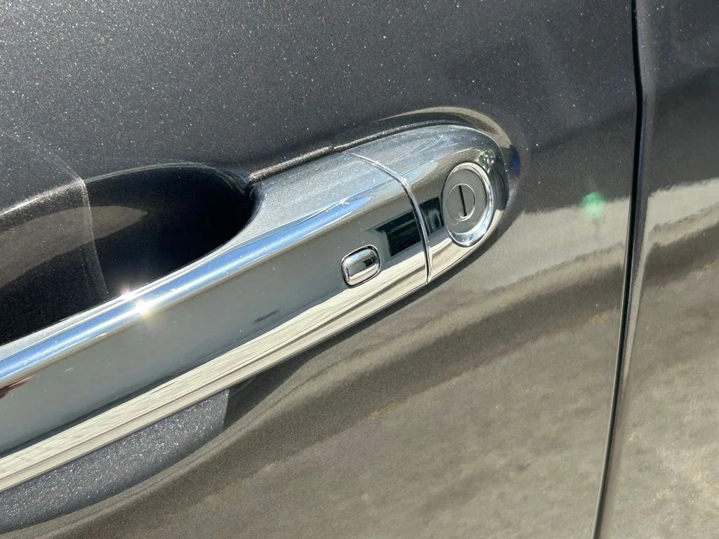 Used 2014 Gray Maserati Base image 18