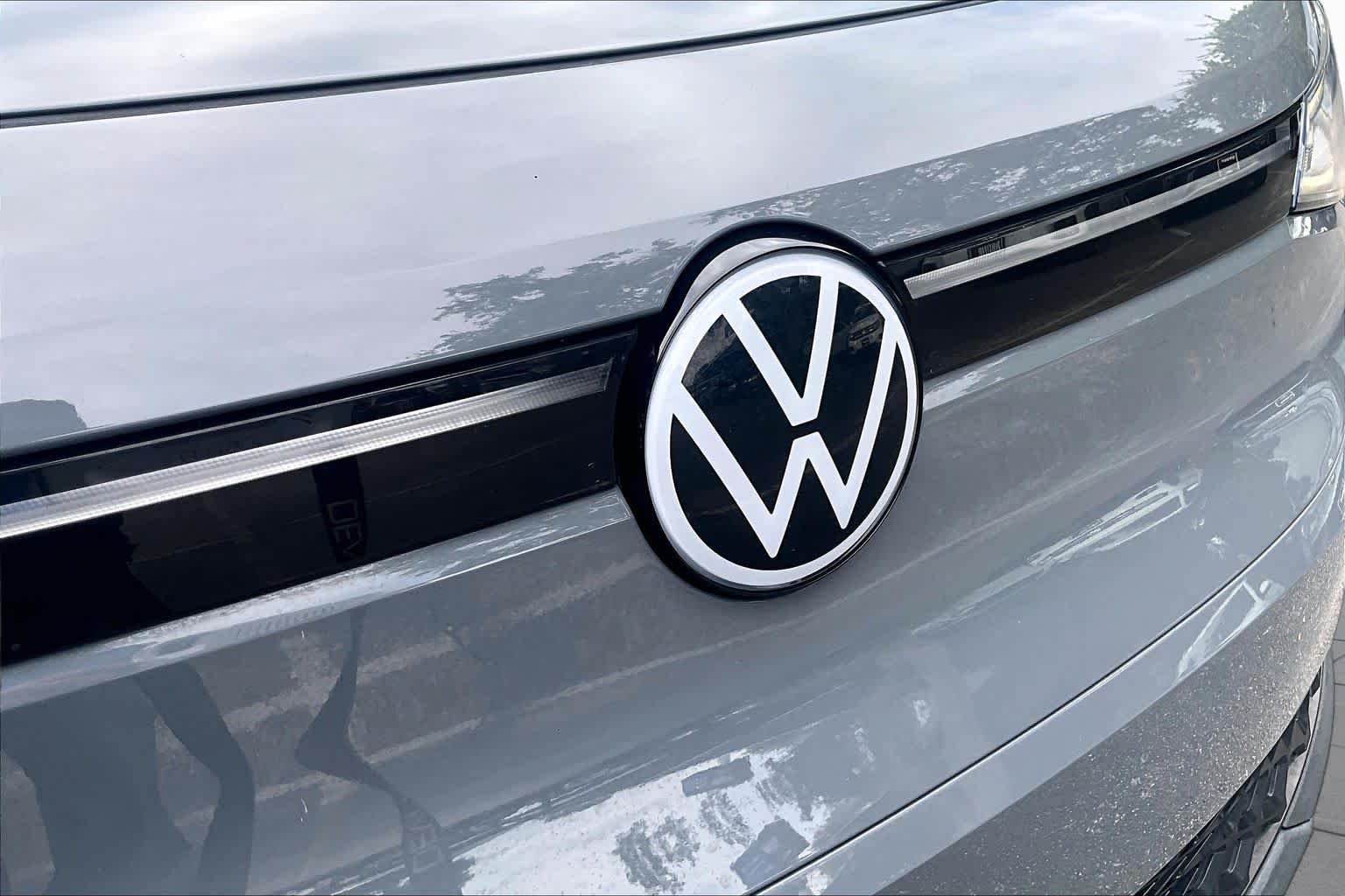 Used 2024 Pure Gray Volkswagen S image 31