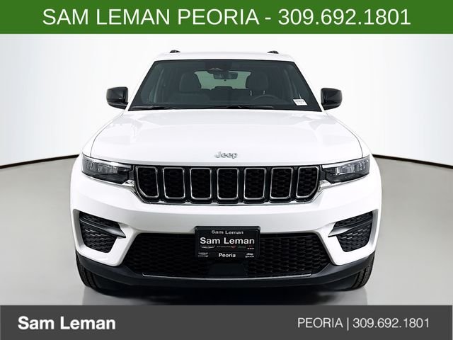 New 2025 Bright White Clear-Coat Exterior Paint Jeep Laredo image 2