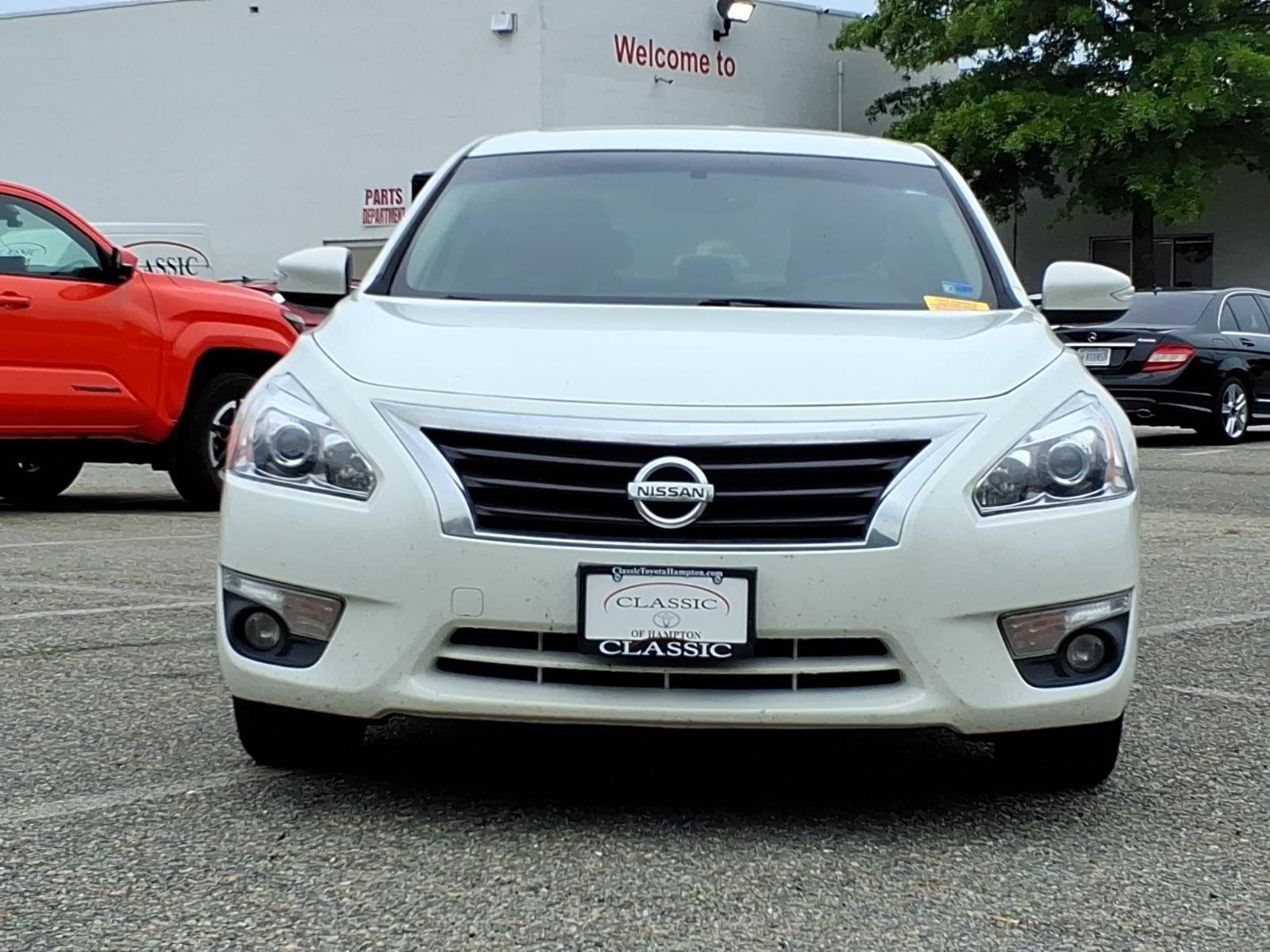 Used 2015 Pearl White Nissan 2.5 SL image 2