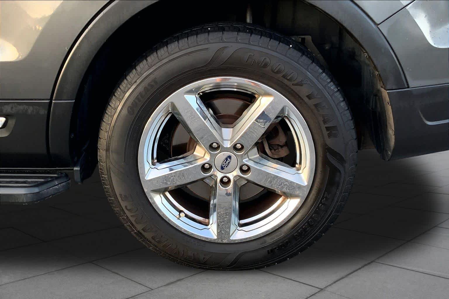 Used 2019 Magnetic Ford XLT image 11