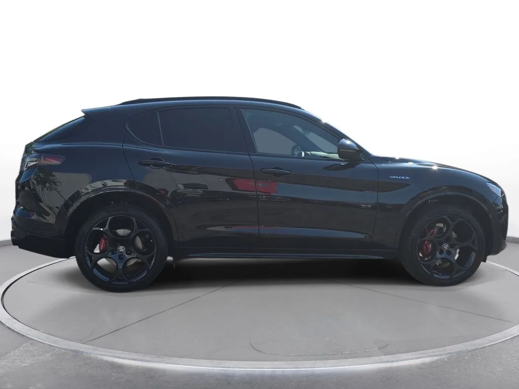 New 2026 Vulcano Black Metallic Exterior Paint Alfa Romeo Veloce image 4