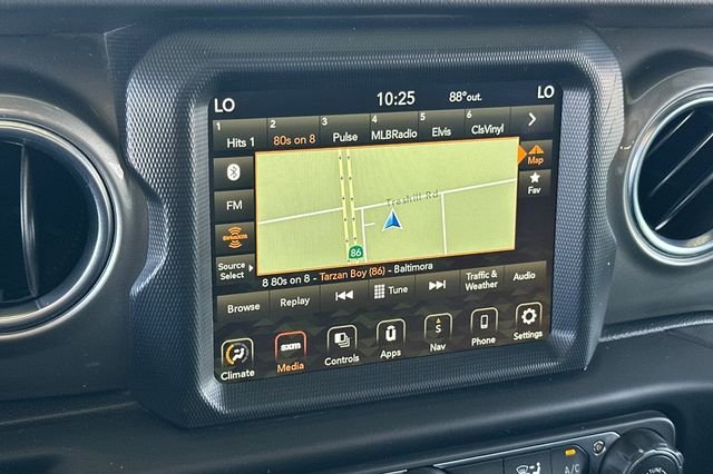 Used 2022 Silver Jeep Unlimited Sahara image 18
