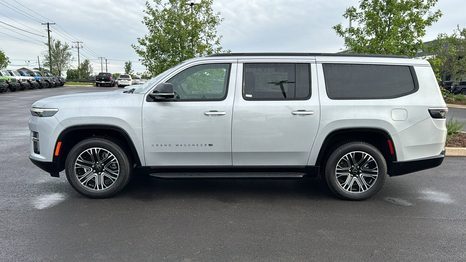 New 2026 Silver-Zynith Exterior Paint Jeep BASE image 8