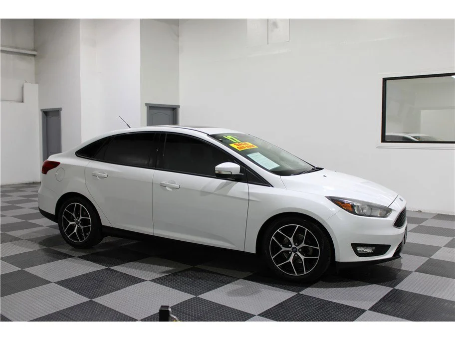 2017 Ford Focus Sedan SEL's photo