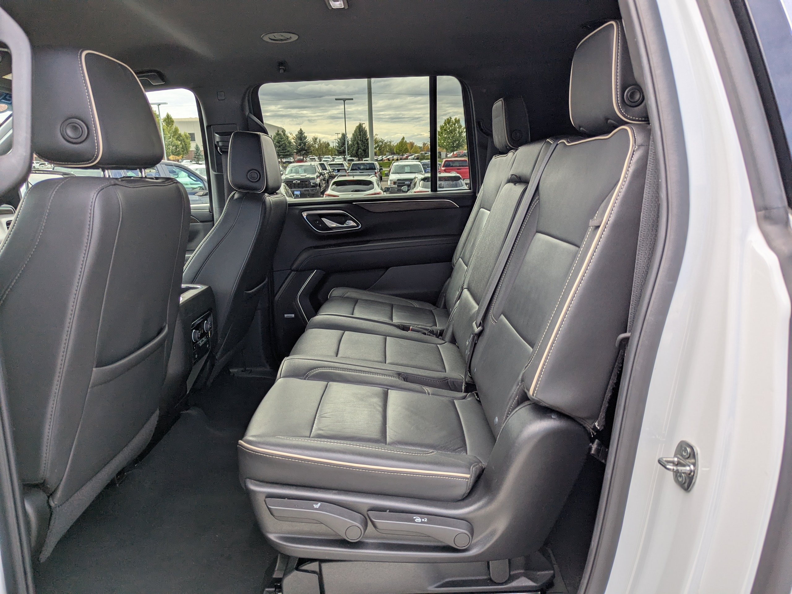 2024 Chevrolet Suburban Premier - Photo 31