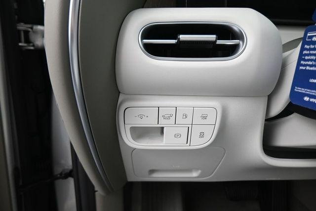 New 2026 Silver Hyundai SEL 7P image 16