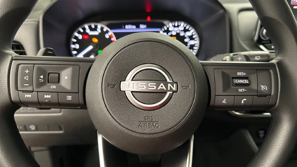 Used 2024 Red Nissan S image 10