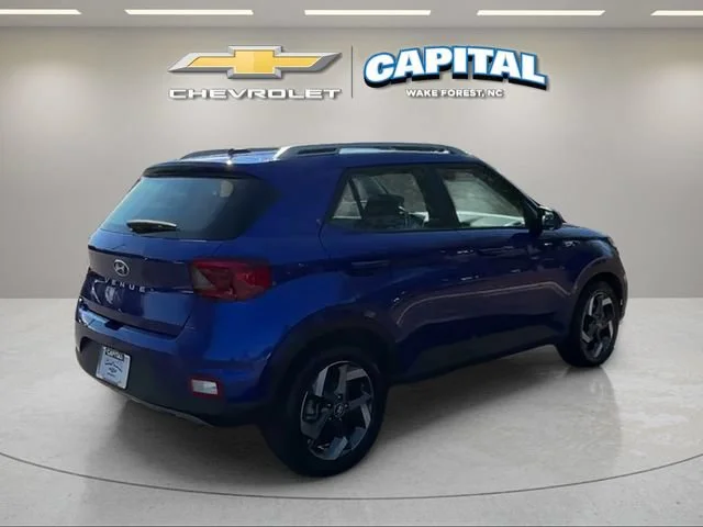 Used 2025  Hyundai SEL image 5