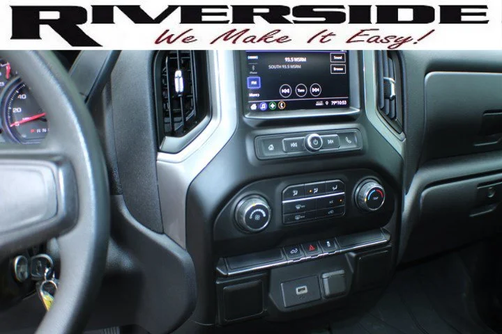 Used 2020 SILVER ICE METALLIC Chevrolet Custom image 10