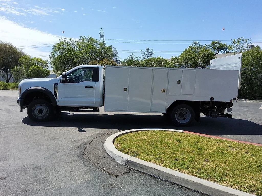 2025 Ford F-550 Super Duty Chassis Cab XL - Photo 33