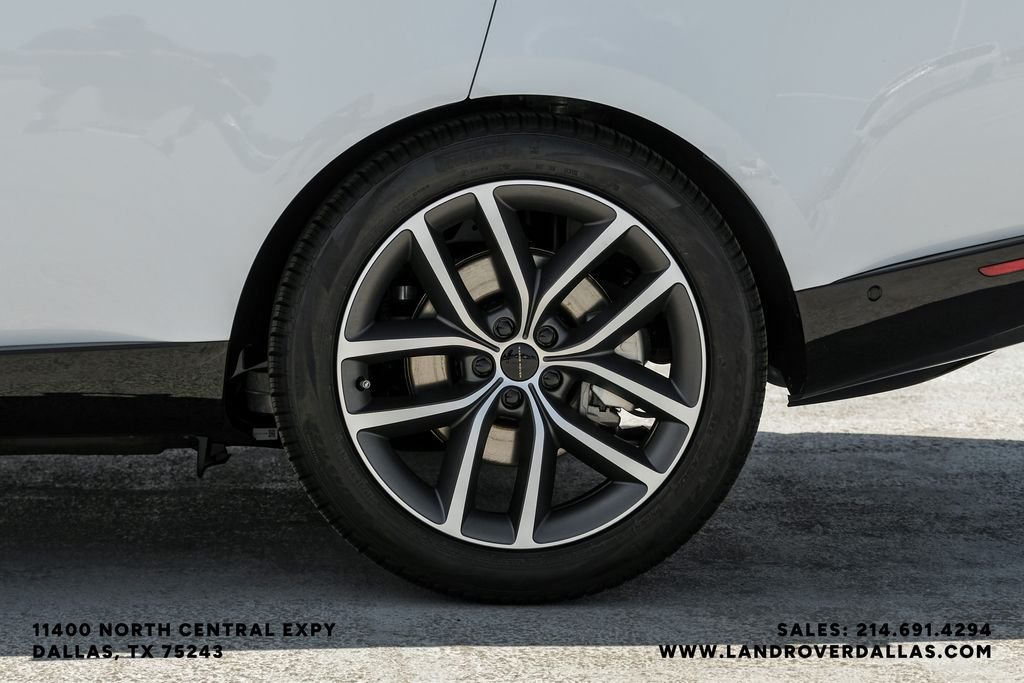 New 2026 Fuji White Land Rover SE image 36
