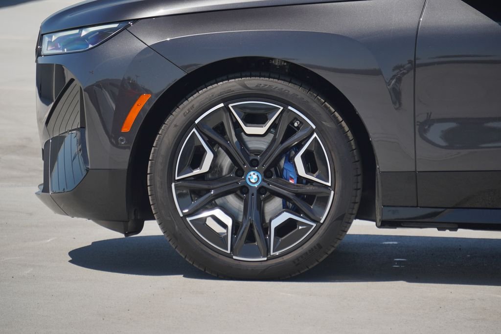 Used 2025 Dark Graphite BMW M60 image 5