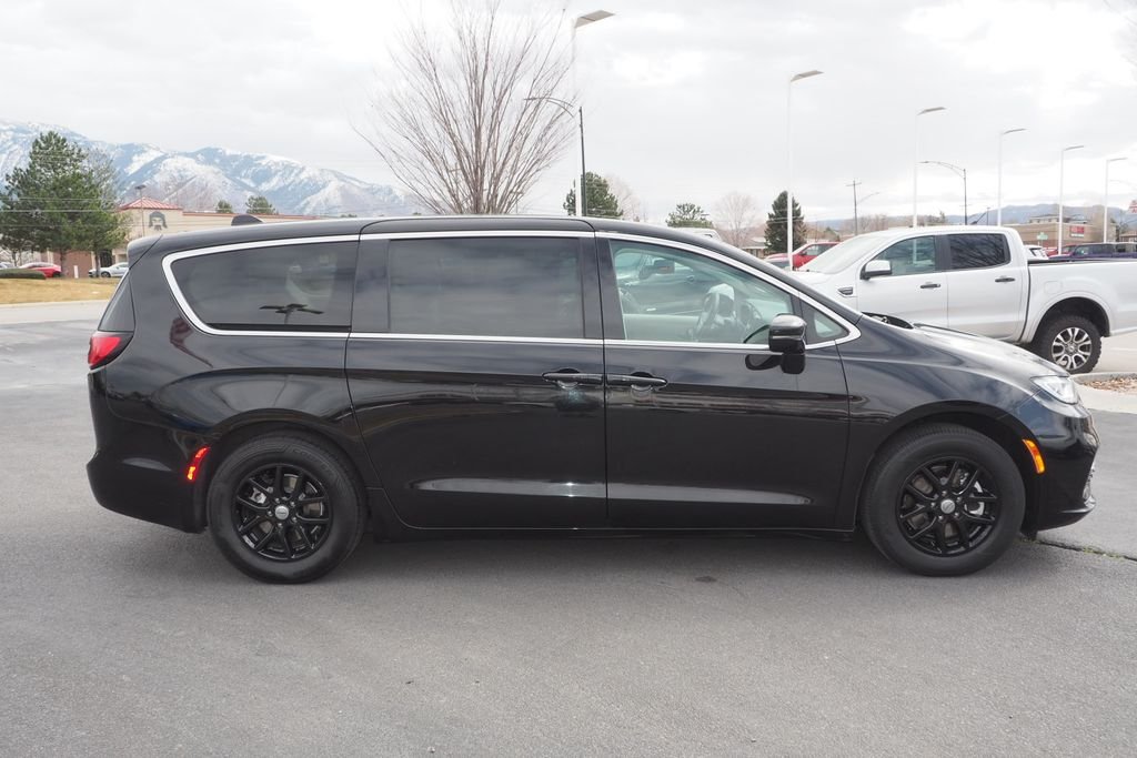 Used 2024 Black Chrysler Touring L image 4