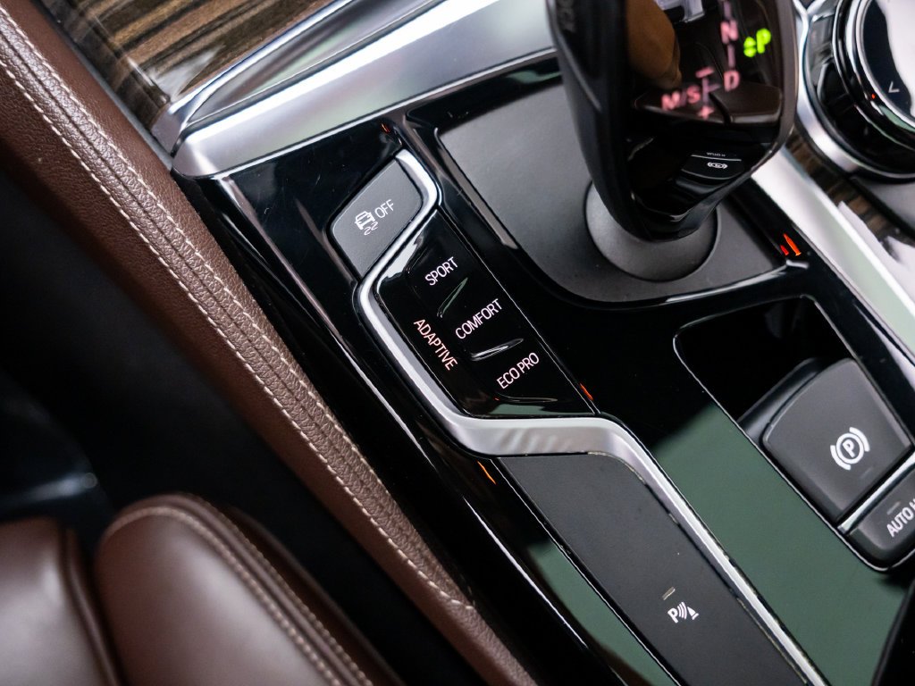 Used 2018 Carbon Black Metallic BMW M550i xDrive image 19