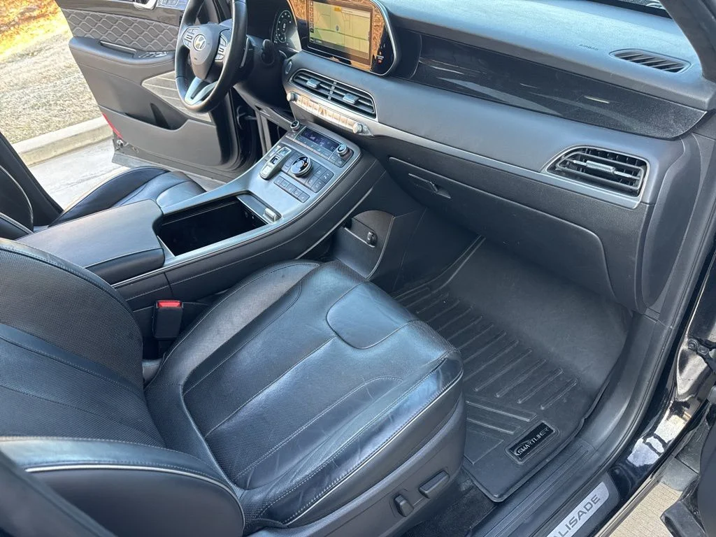 Used 2020 Black Hyundai Limited image 23