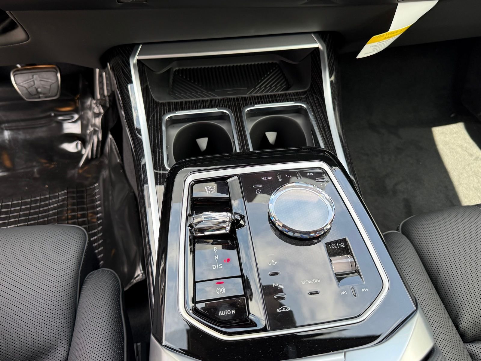 New 2026 Brooklyn Grey Metallic BMW 750e xDrive image 27