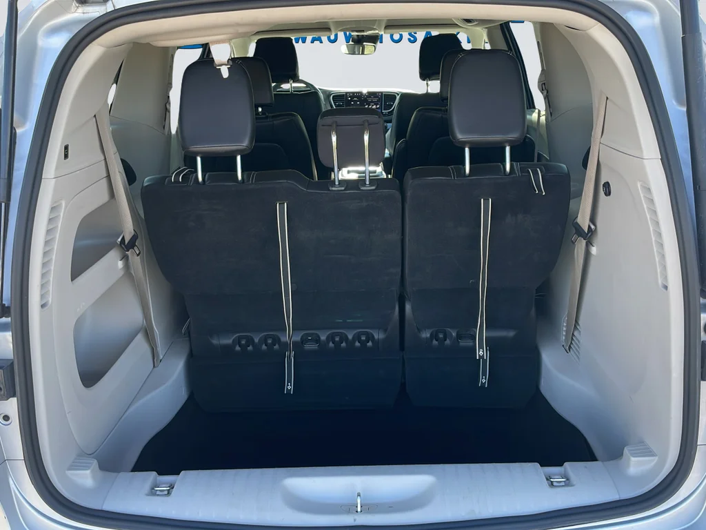 Used 2024 Silver Chrysler Touring L image 35