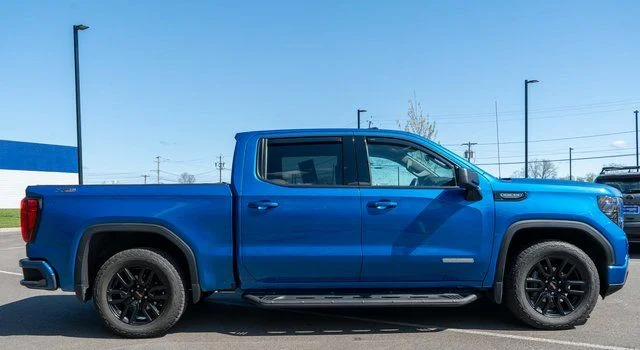 Used 2023 Blue GMC Elevation image 5