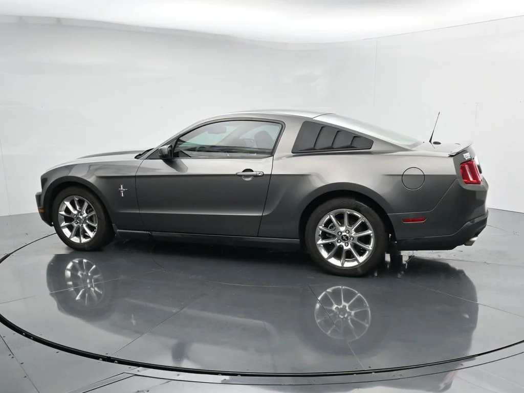 Used 2011  Ford V6 Premium image 4