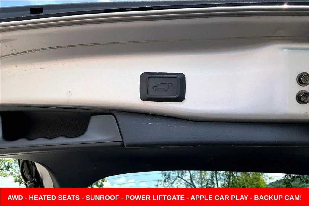 Used 2021 Silver Toyota XLE Premium image 28