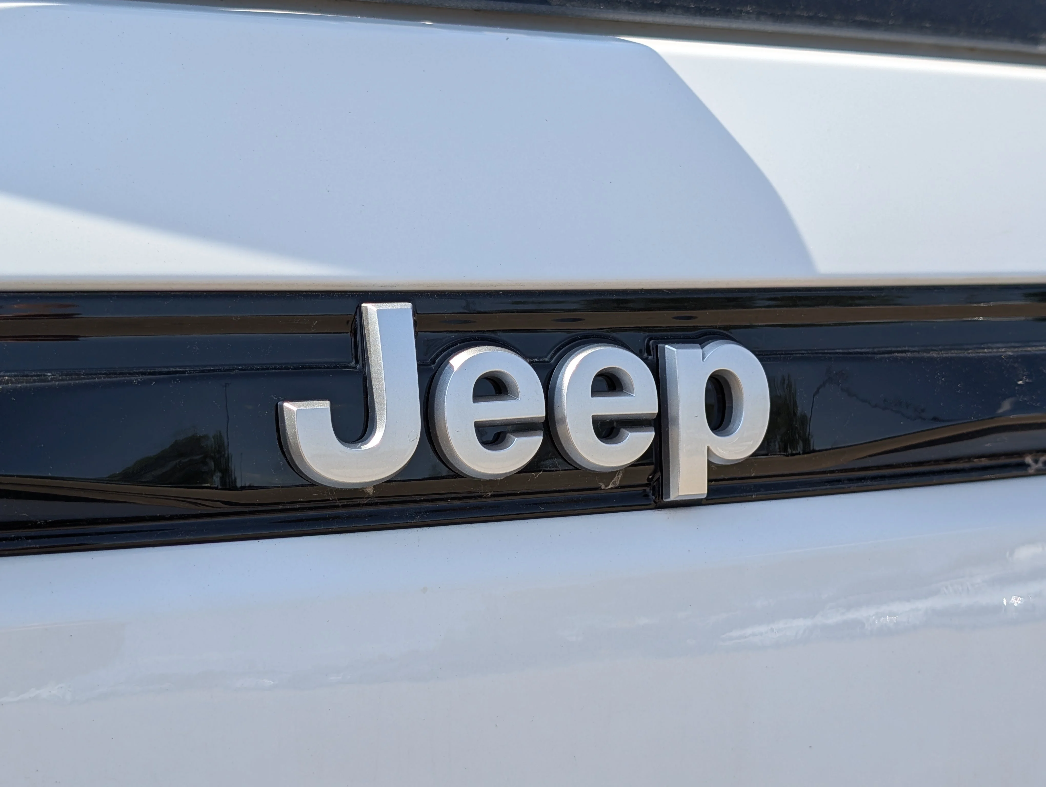 New 2025 Bright White Jeep Laredo image 15