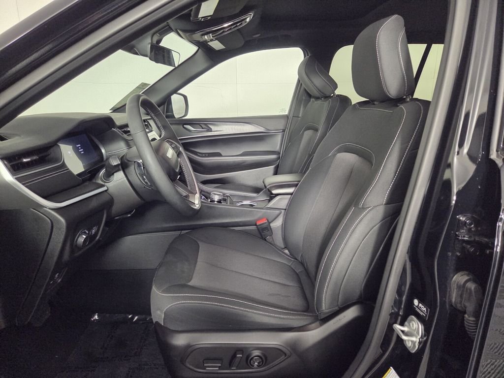 2025 Jeep Grand Cherokee Laredo - Photo 12