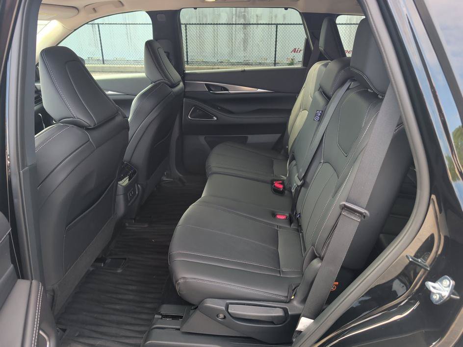 Certified Used 2026 Mineral Black INFINITI LUXE image 9