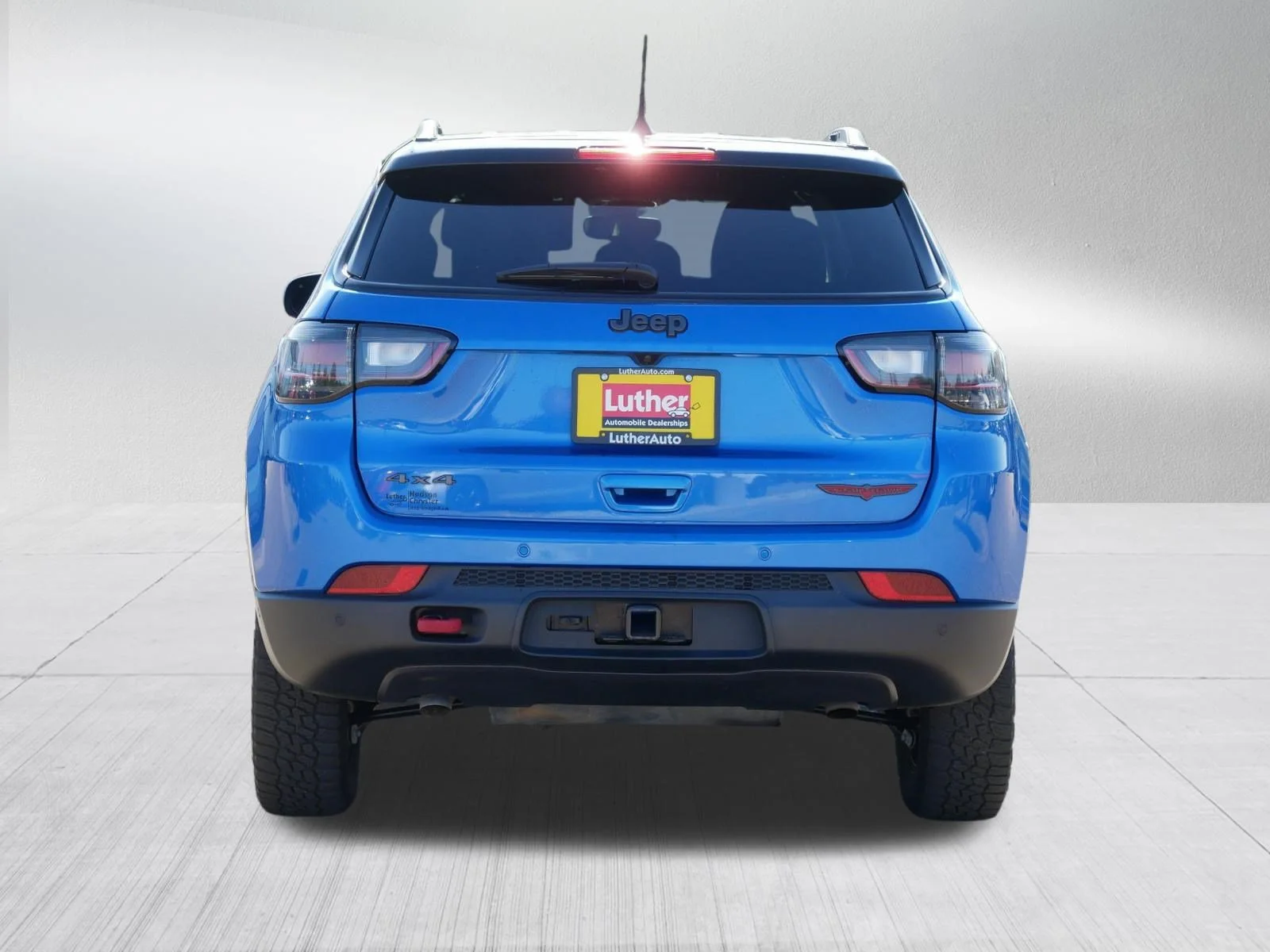Used 2025 Hydro Blue Pearlcoat Jeep Trailhawk image 6