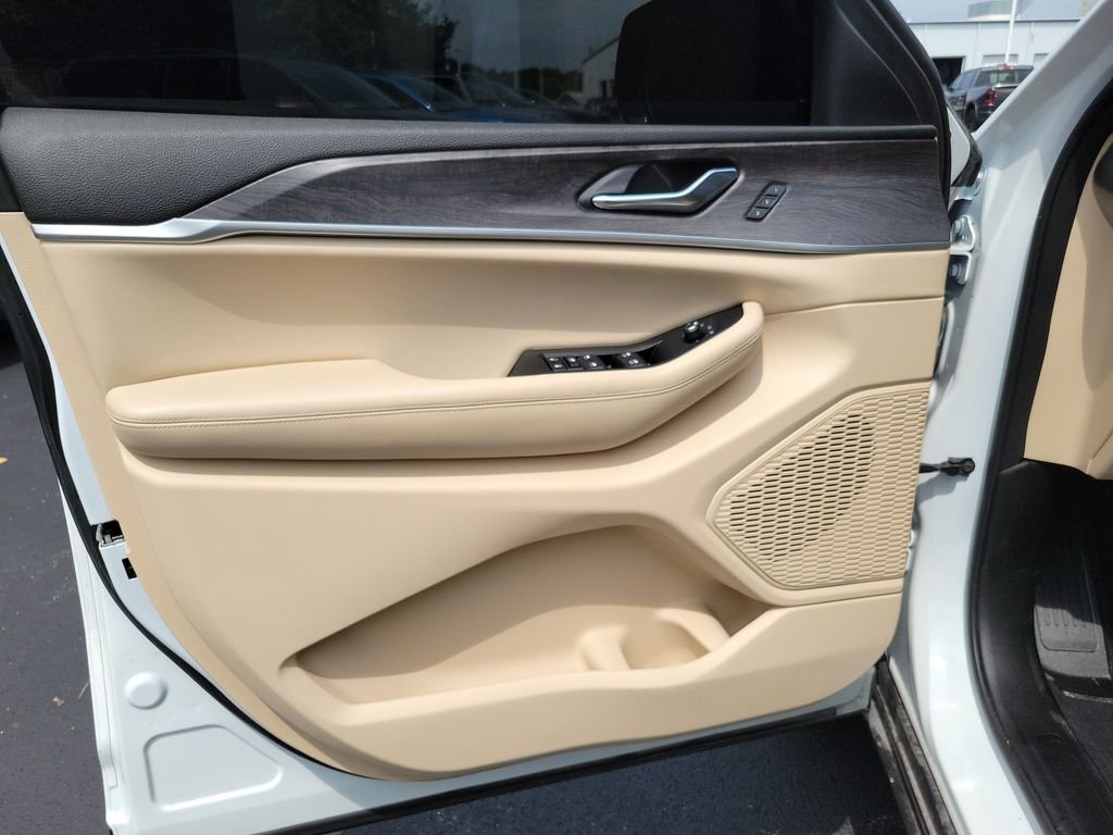 Used 2024 White Jeep Limited image 20