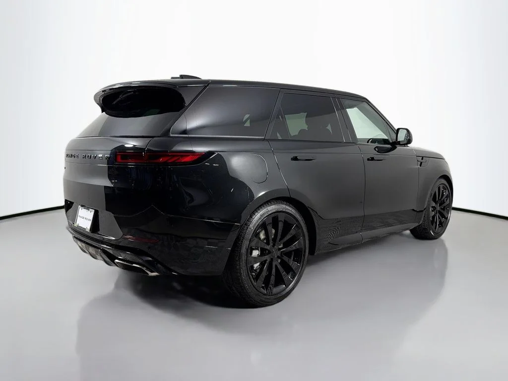 New 2026 Santorini Black Land Rover Dynamic SE image 5