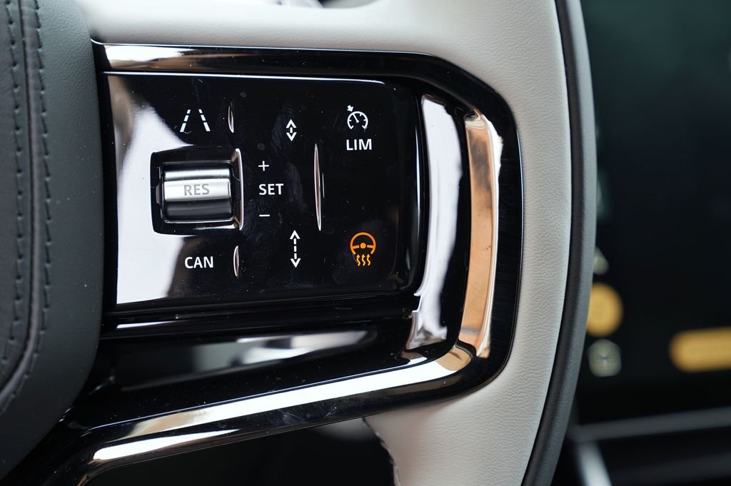 New 2026 Santorini Black Land Rover Belgravia Edition image 17