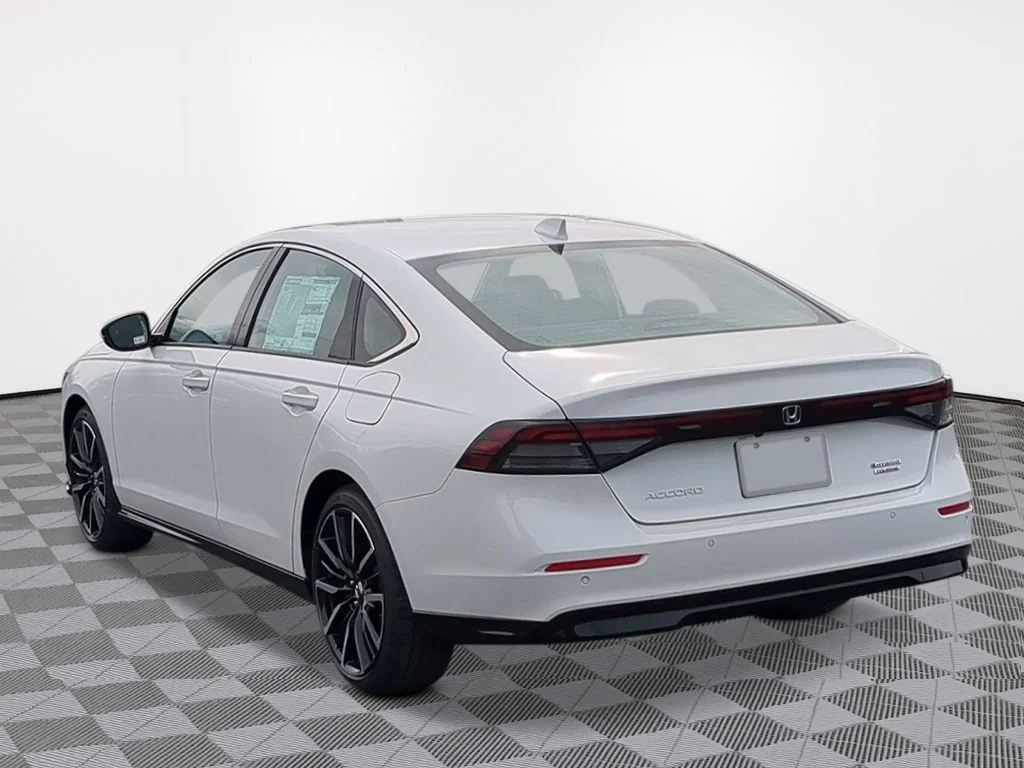 New 2026 Platinum White Pearl Honda Touring Hybrid image 3