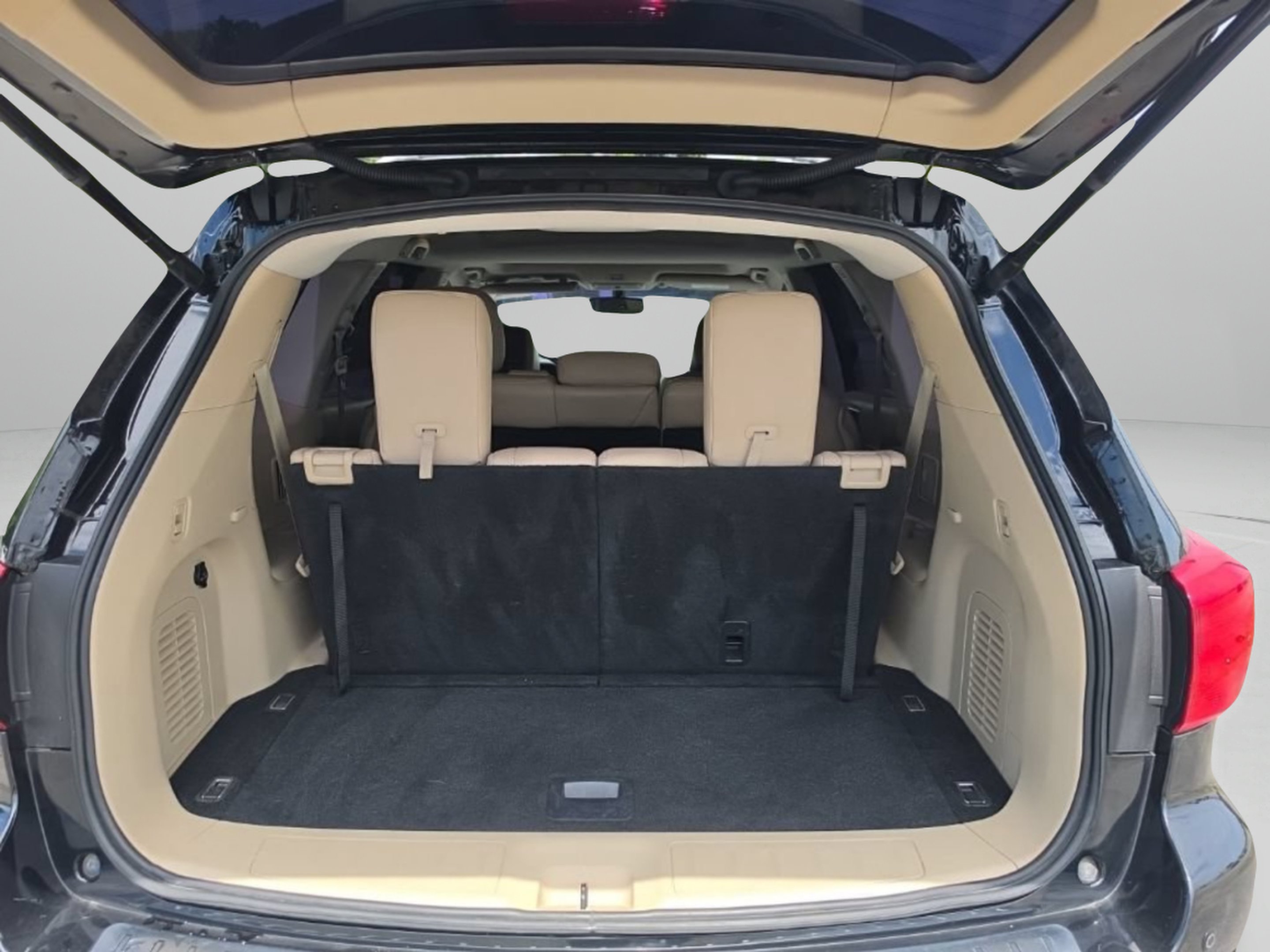 Used 2018 Black Nissan Platinum image 10